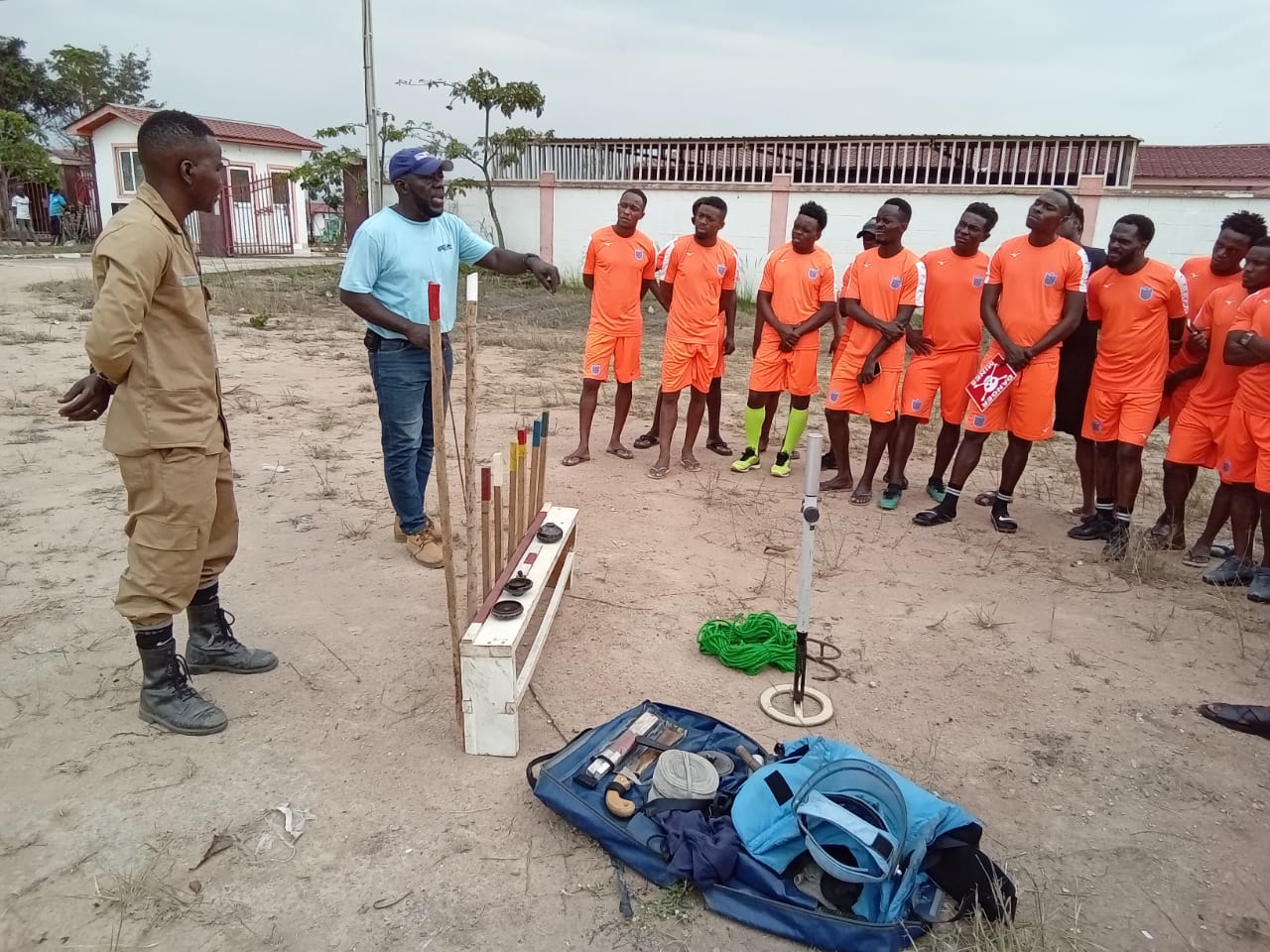 APOPO teaches Angolan soccer champions to stay safe
