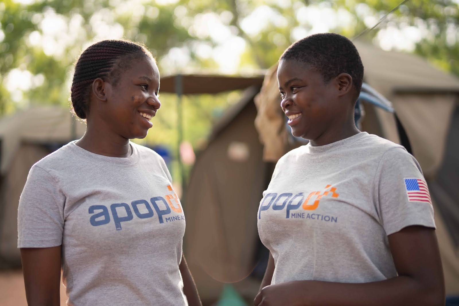 Team Leader Rhodah and Deminer Evidence share a moment. APOPO MA Zimbabwe