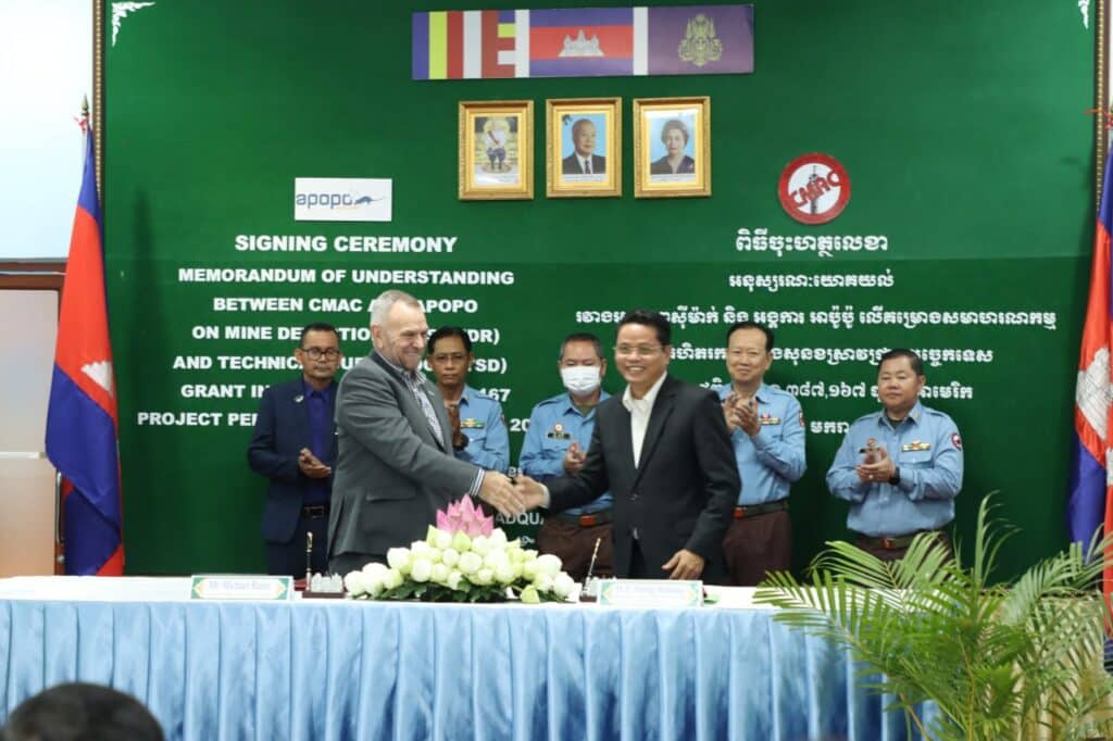 APOPO Cambodia Program Manager Mick Raine signs MoU with CMAC