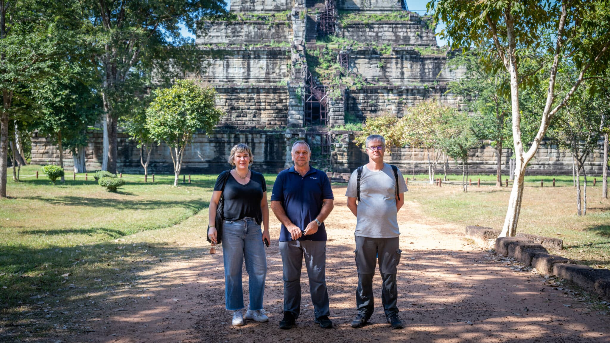 The Belgian delegation visited the Koh Ker temple area, a recently-listed UNESCO World Heritage Site, where APOPO’s technical survey dog (TSD) teams, in partnership with the CMAC, are actively involved in demining.