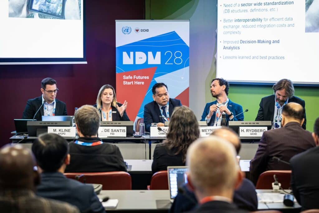 APOPO's Information Systems Manger Morgan Kline presents APOPO's IMS at NDM-UN28 © GICHD/Antoine Tardy